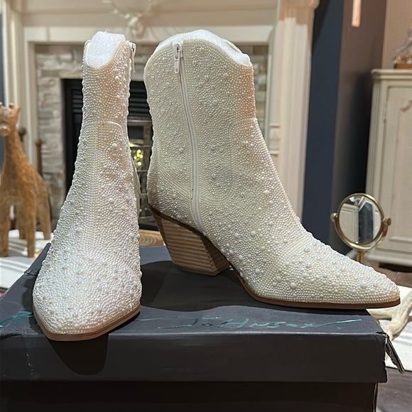 Betsey Johnson Emory Pearl Western Boot in Pearl Accent, Size 10. NIB, Unworn 🔥 - Picture 5 of 16
